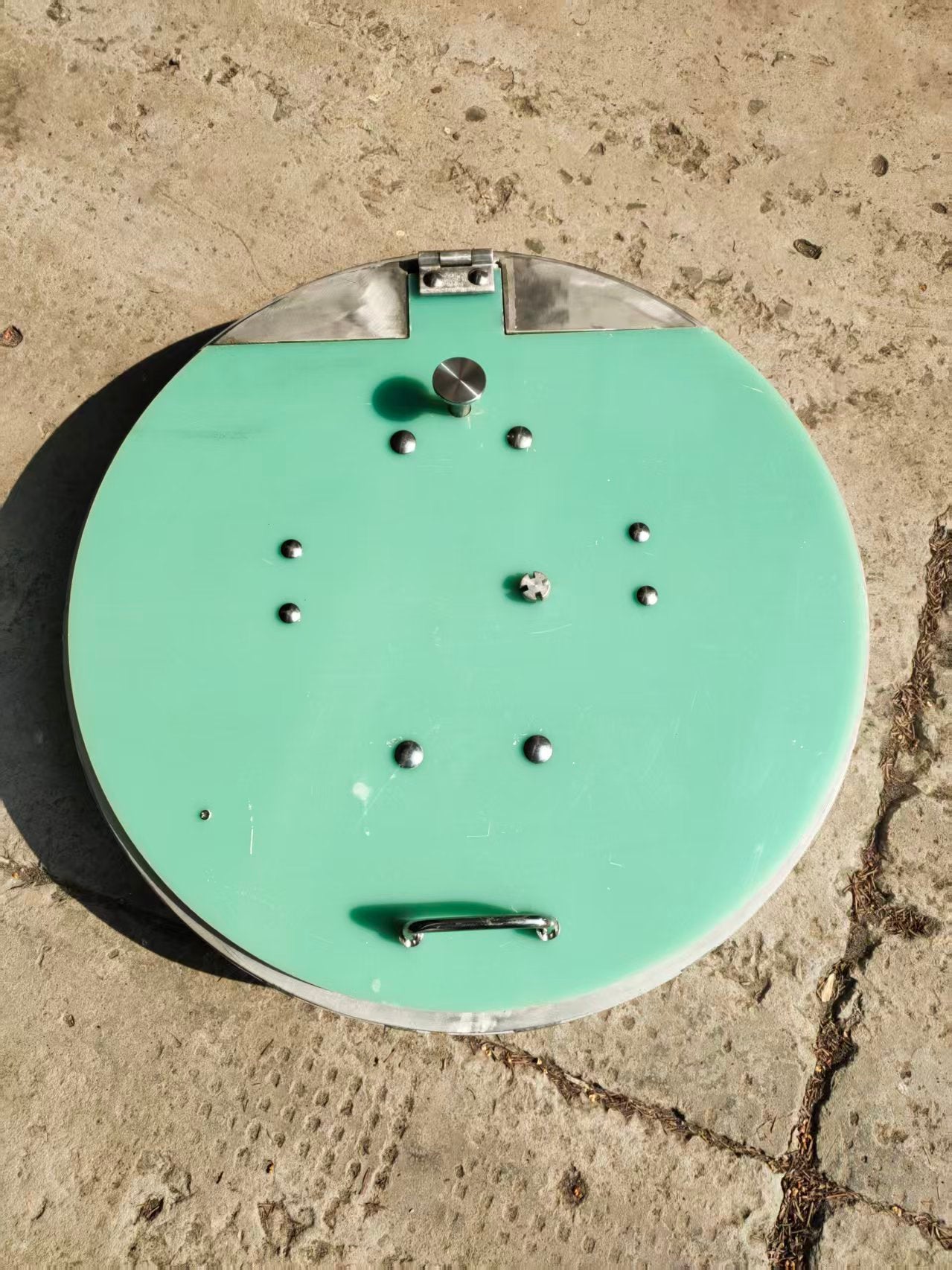 Customizable hinged sub-cover (double-layer manhole cover below the main cover)