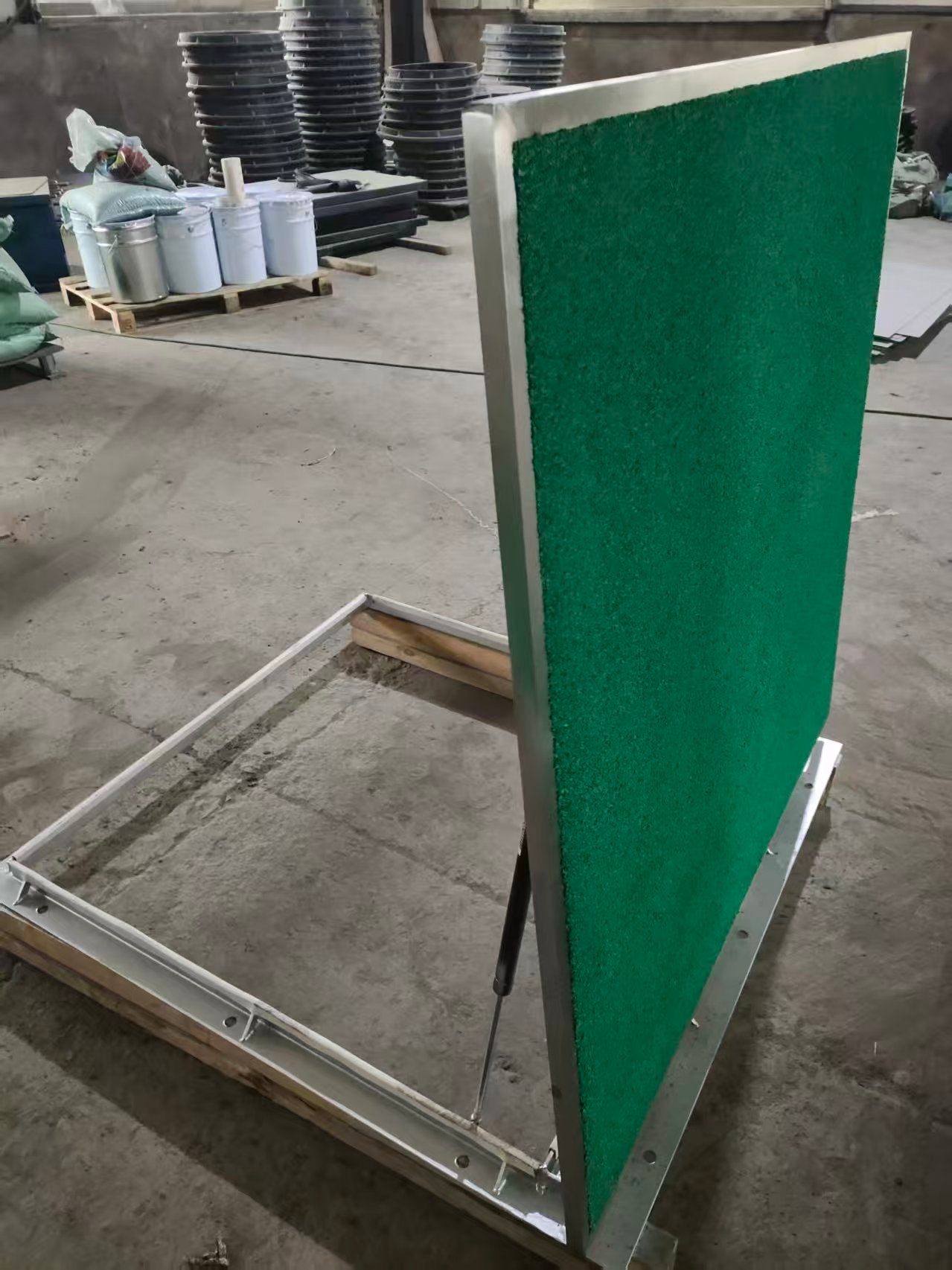 Customizable hydraulic manhole cover/hydraulic Floor Hatch for integrated pipe gallery