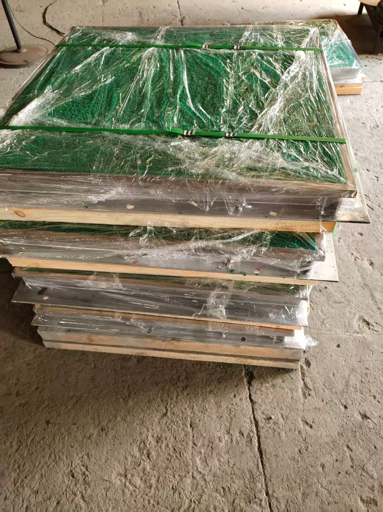 Customizable hydraulic manhole cover/hydraulic Floor Hatch for integrated pipe gallery